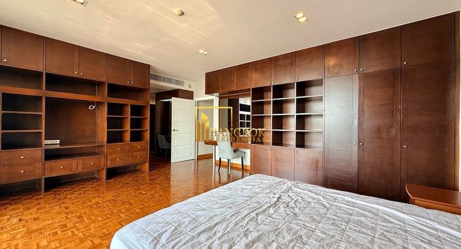 For rent 3 bedrooms condo in Yan Nawa, Bangkok