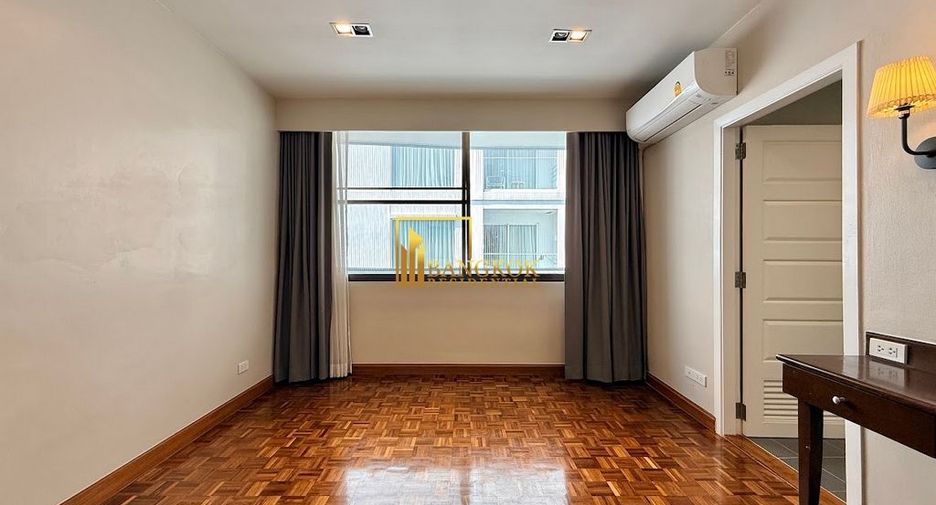 For rent 3 bedrooms condo in Yan Nawa, Bangkok
