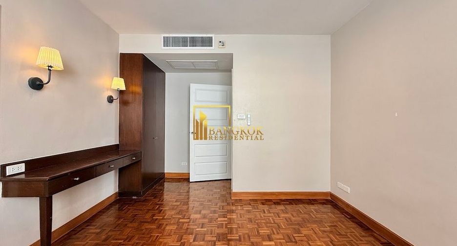 For rent 3 bedrooms condo in Yan Nawa, Bangkok