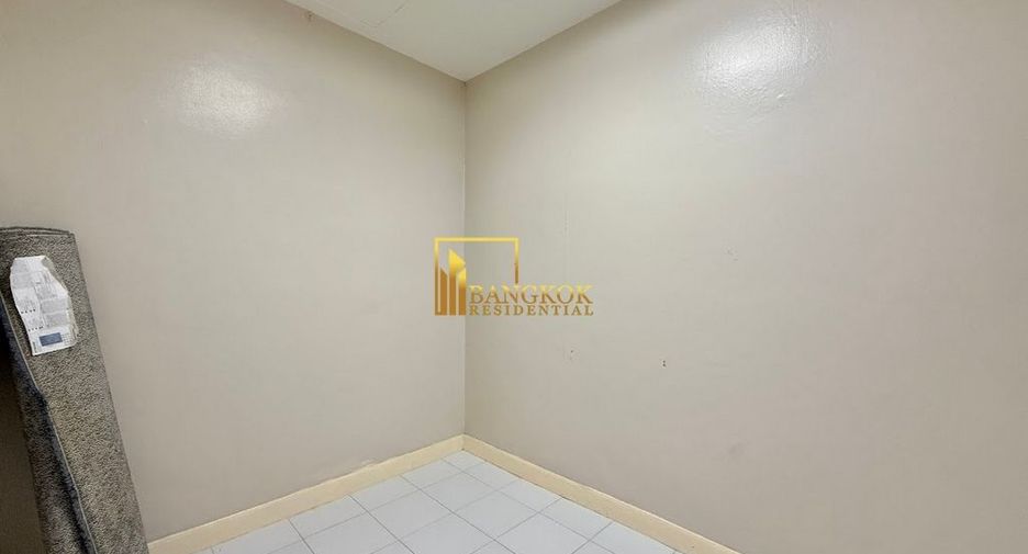 For rent 3 bedrooms condo in Yan Nawa, Bangkok
