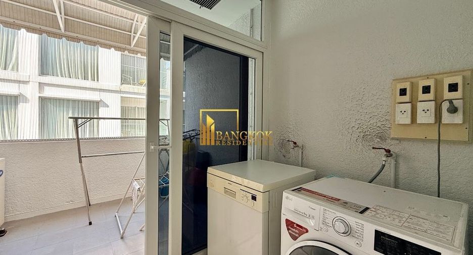 For rent 3 bedrooms condo in Yan Nawa, Bangkok
