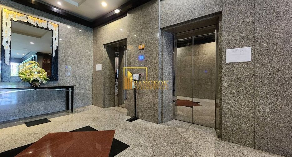 For rent 3 bedrooms condo in Yan Nawa, Bangkok