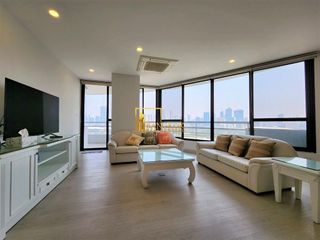 For rent 3 bedrooms condo in Yan Nawa, Bangkok