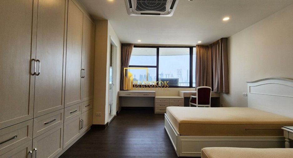 For rent 3 bedrooms condo in Yan Nawa, Bangkok