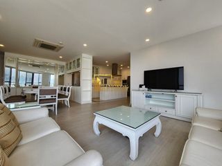 For rent 3 bedrooms condo in Yan Nawa, Bangkok