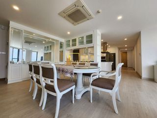 For rent 3 bedrooms condo in Yan Nawa, Bangkok