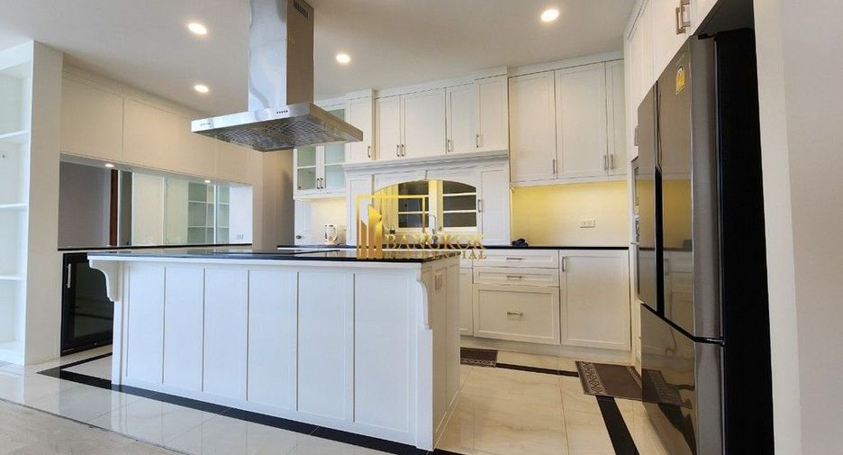 For rent 3 bedrooms condo in Yan Nawa, Bangkok