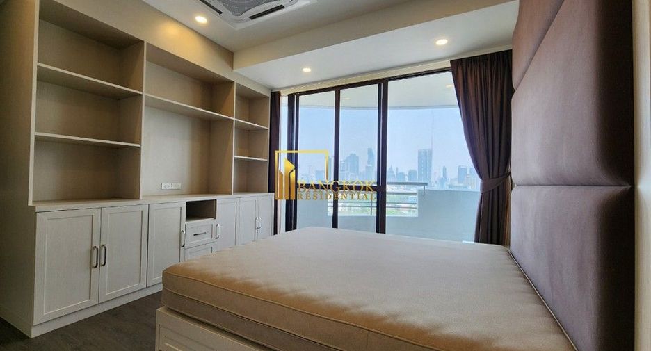 For rent 3 bedrooms condo in Yan Nawa, Bangkok