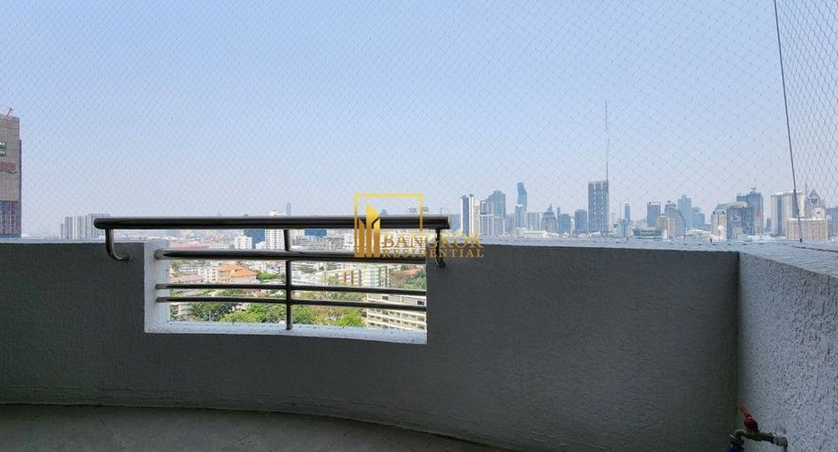 For rent 3 bedrooms condo in Yan Nawa, Bangkok