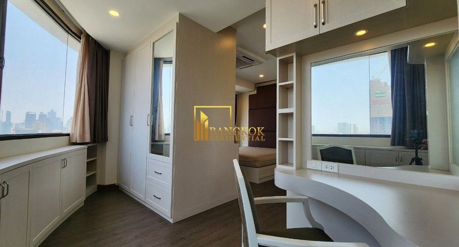 For rent 3 bedrooms condo in Yan Nawa, Bangkok
