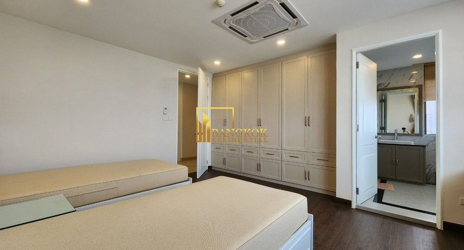 For rent 3 bedrooms condo in Yan Nawa, Bangkok