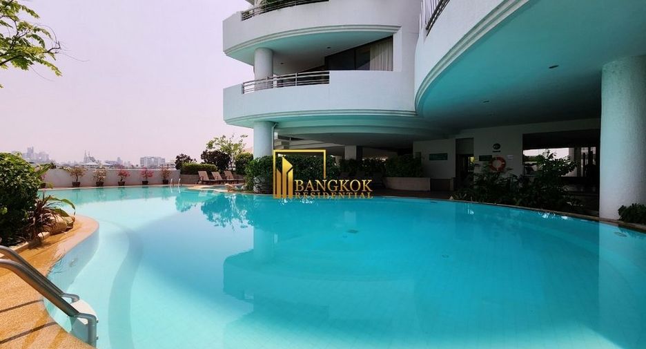 For rent 3 bedrooms condo in Yan Nawa, Bangkok