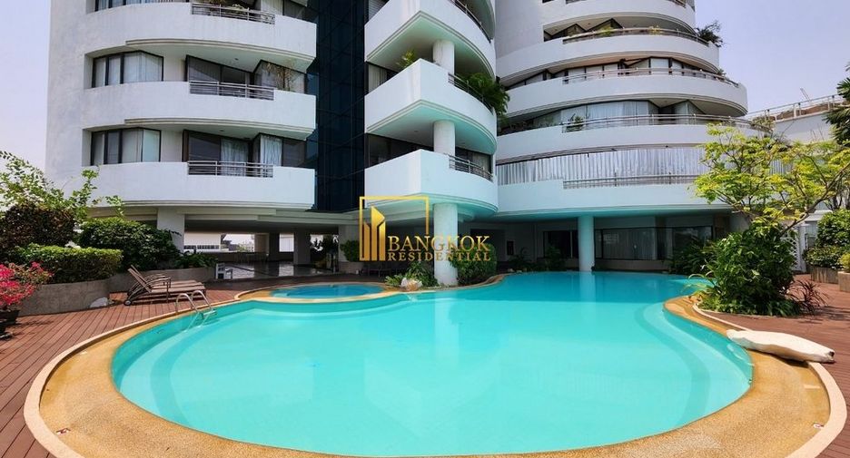 For rent 3 bedrooms condo in Yan Nawa, Bangkok