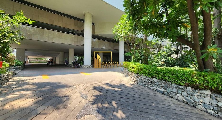 For rent 3 bedrooms condo in Yan Nawa, Bangkok