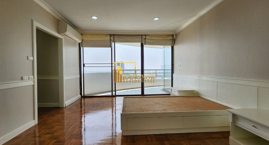 For rent 3 bedrooms condo in Yan Nawa, Bangkok