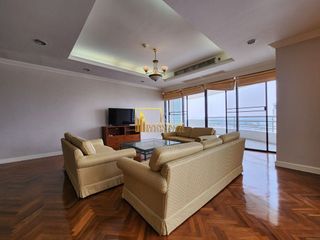 For rent 3 bedrooms condo in Yan Nawa, Bangkok