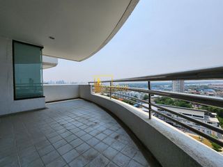 For rent 3 bedrooms condo in Yan Nawa, Bangkok