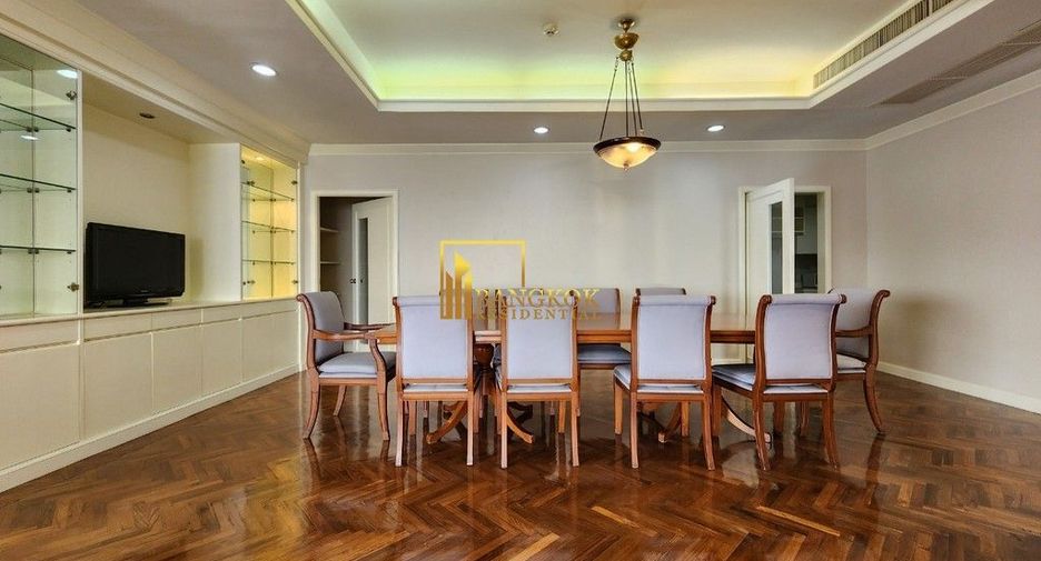 For rent 3 bedrooms condo in Yan Nawa, Bangkok