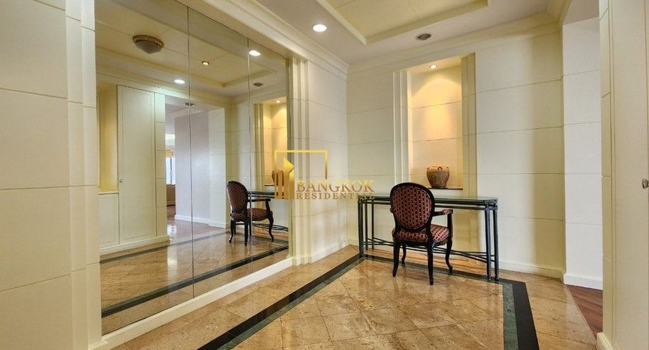 For rent 3 bedrooms condo in Yan Nawa, Bangkok