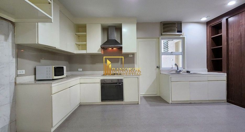 For rent 3 bedrooms condo in Yan Nawa, Bangkok