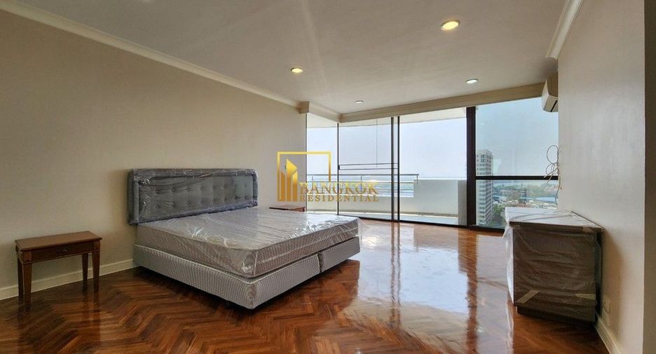 For rent 3 bedrooms condo in Yan Nawa, Bangkok