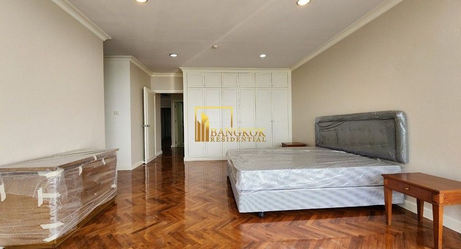 For rent 3 bedrooms condo in Yan Nawa, Bangkok