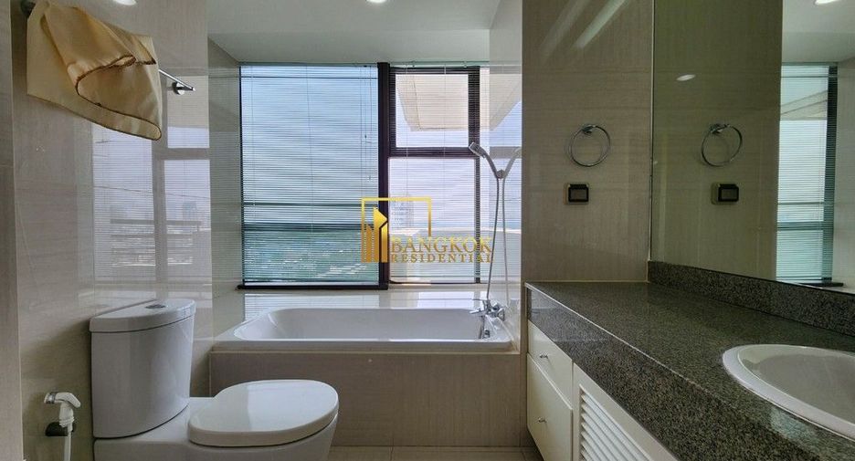 For rent 3 bedrooms condo in Yan Nawa, Bangkok