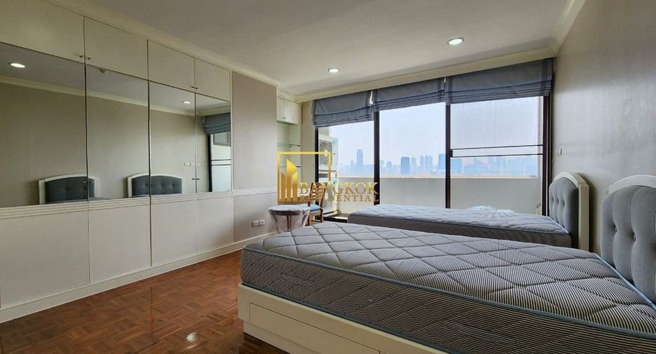 For rent 3 bedrooms condo in Yan Nawa, Bangkok