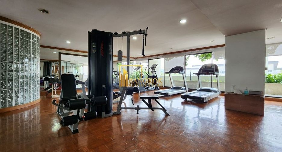 For rent 3 bedrooms condo in Yan Nawa, Bangkok