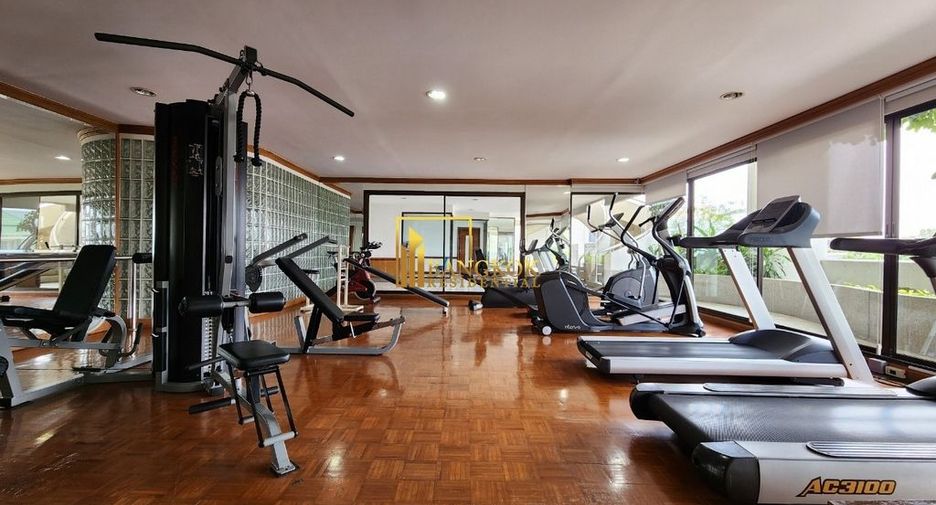 For rent 3 bedrooms condo in Yan Nawa, Bangkok