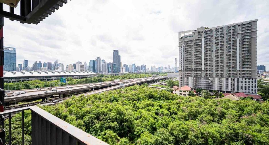 For sale 1 bed condo in Huai Khwang, Bangkok