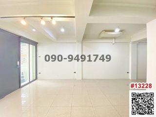 For rent 1 bed retail Space in Watthana, Bangkok