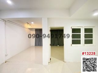 For rent 1 bed retail Space in Watthana, Bangkok