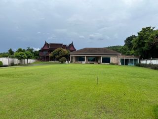 For sale 5 ベッドルーム house in Si Racha, Chonburi