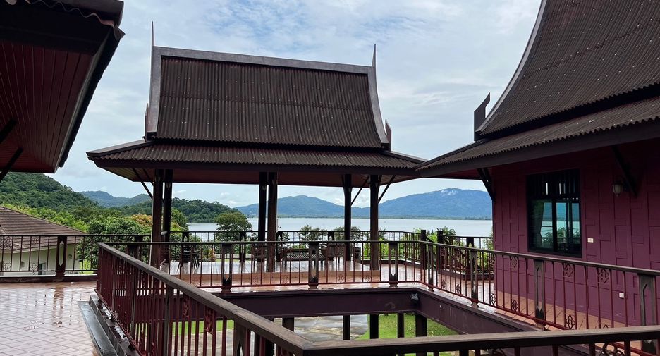 For sale 5 ベッドルーム house in Si Racha, Chonburi