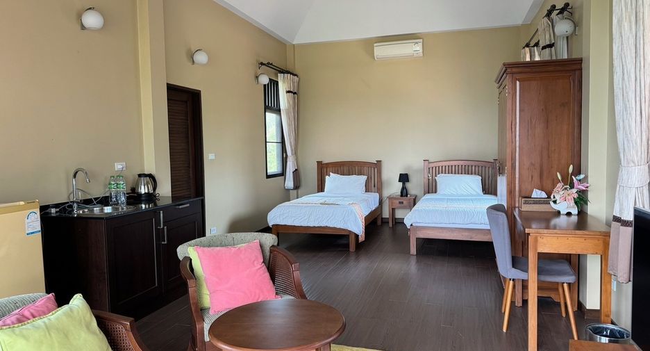 For sale 5 ベッドルーム house in Si Racha, Chonburi