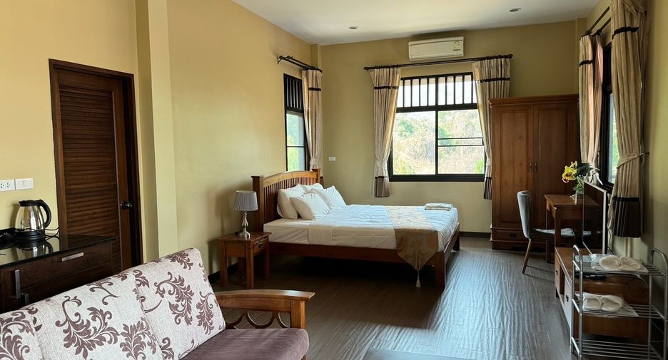 For sale 5 ベッドルーム house in Si Racha, Chonburi