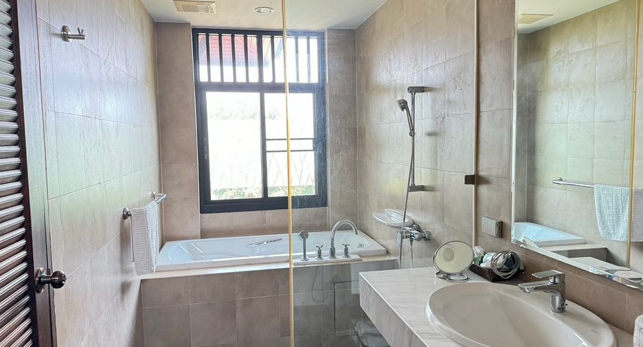For sale 5 ベッドルーム house in Si Racha, Chonburi