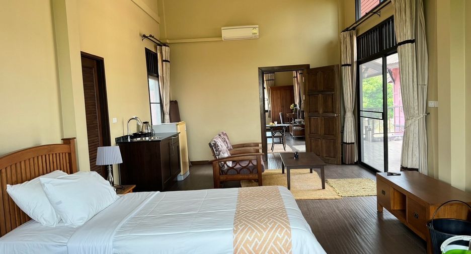 For sale 5 ベッドルーム house in Si Racha, Chonburi