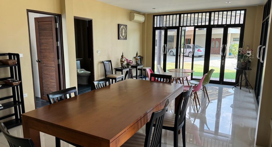 For sale 5 ベッドルーム house in Si Racha, Chonburi