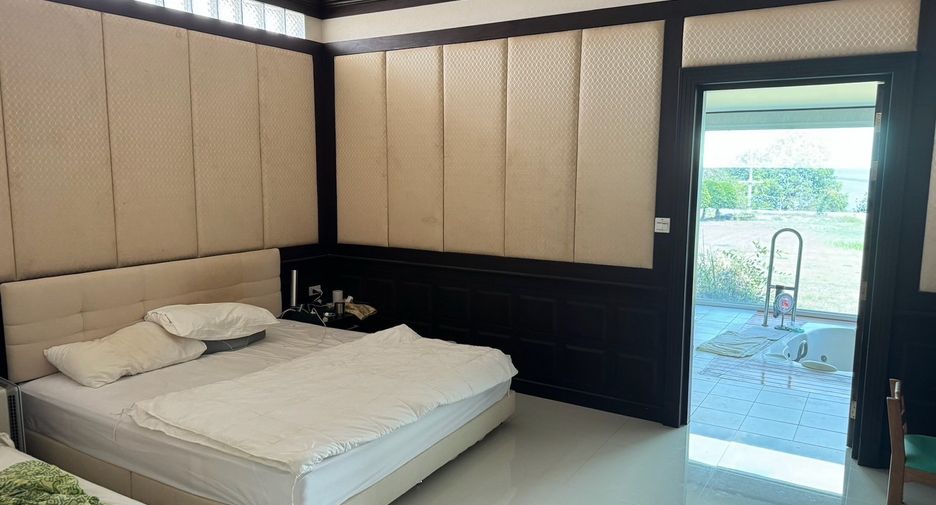 For sale 5 ベッドルーム house in Si Racha, Chonburi