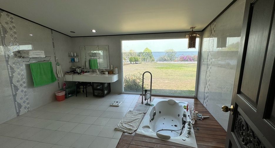 For sale 5 ベッドルーム house in Si Racha, Chonburi