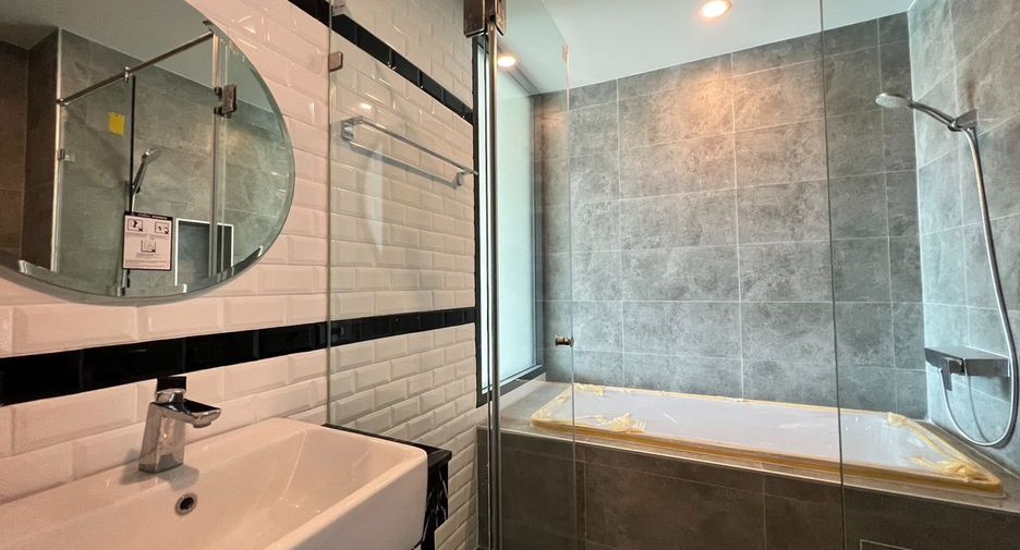 For sale 2 Beds condo in Bang Phlat, Bangkok