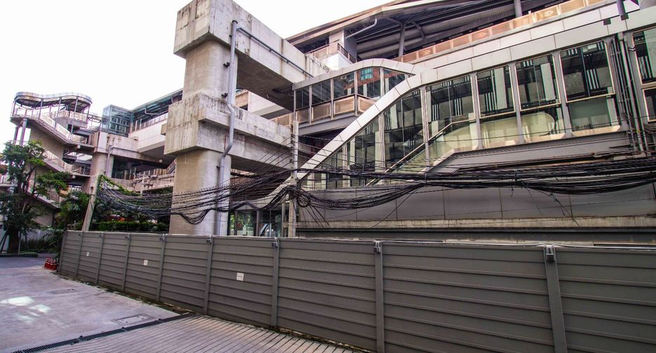 For sale 2 Beds condo in Bang Phlat, Bangkok