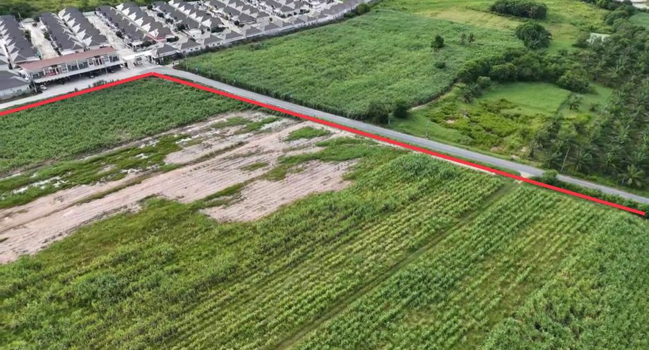 Terreno en venta en Ban Bueng, Chonburi
