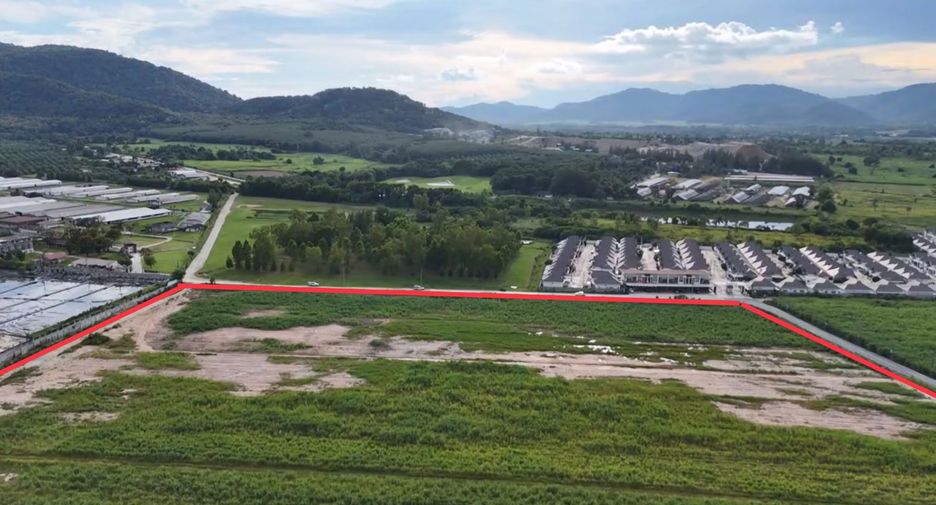 Terreno en venta en Ban Bueng, Chonburi