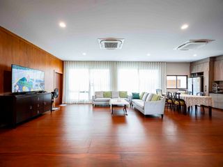 For sale 5 Beds house in Bang Kapi, Bangkok