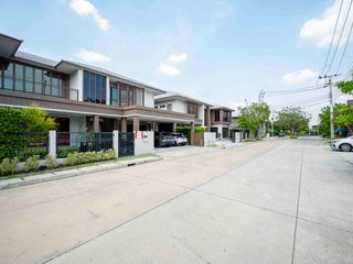 For sale 5 Beds house in Bang Kapi, Bangkok