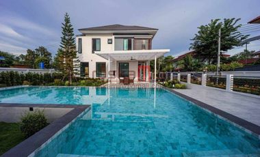 For sale 4 ベッドルーム villa in Bang Lamung, Chonburi