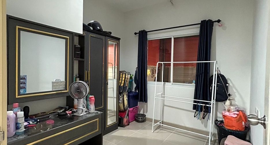 Casa adosada en venta de 2 habitaciones en Phan Thong, Chonburi